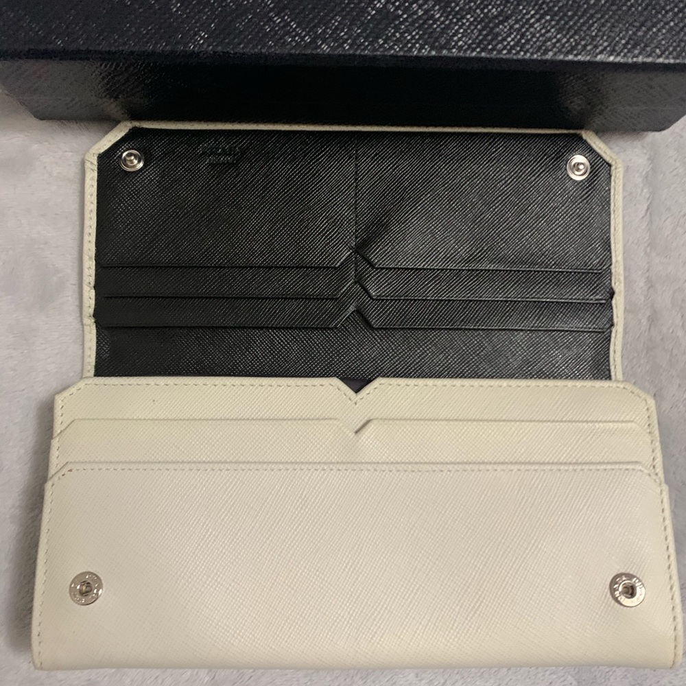 Prada Wallet - Picture 3 of 8